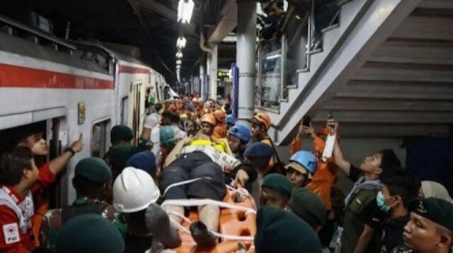 jumlah korban meninggal kecelakaan kereta bekasi bertambah jadi 15 orang