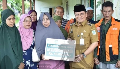 korban kebakaran the hok terima bantuan, pemkot jambi janji bangun kembali