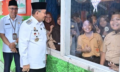 kunjungi sd negeri 131, wali kota maulana puji semangat sekolah inklusi di jambi