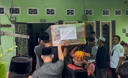 mahasiswi asal jambi korban kecelakaan kereta di bekasi dimakamkan pagi ini