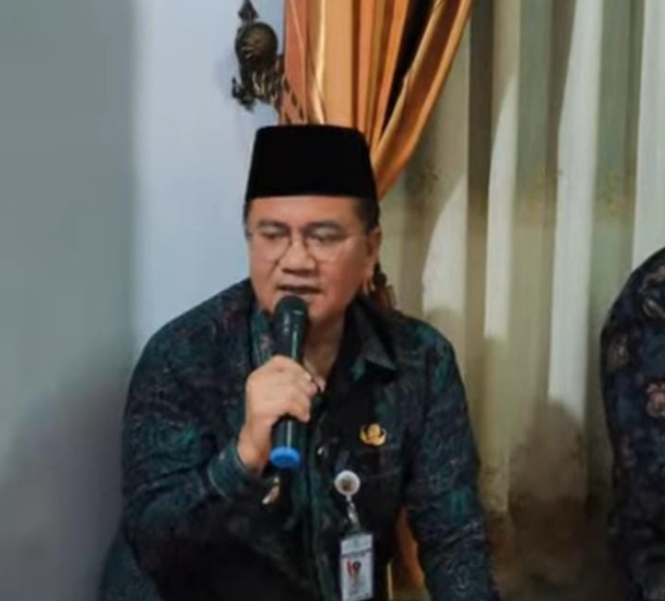 Maulana Takziah ke Keluarga Ketua RT yang Wafat, Serahkan Bantuan Rp102 Juta