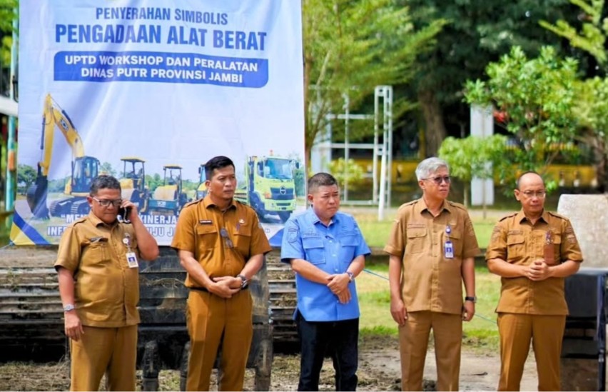 Dinas PUTR Jambi Laksanakan Kegiatan Peresmian dan Penyerahan Simbolis Pengadaan Alat Berat Tahun 2026