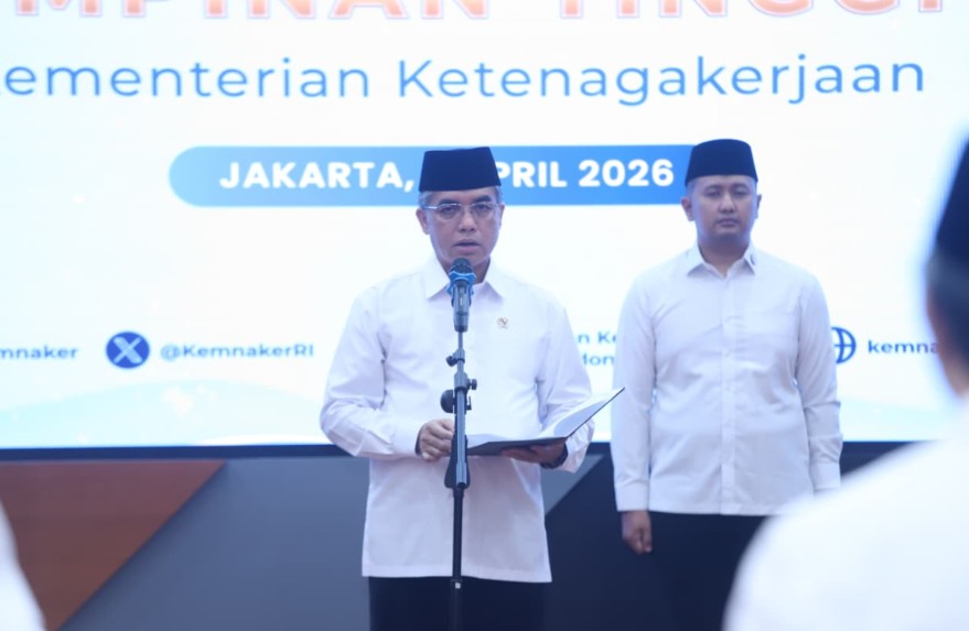 Lantik 12 Pejabat, Menaker: Jabatan Bukan Sekadar Posisi, Layanan Publik Harus Jadi Prioritas