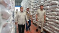 Sidak ke Gudang Bulog Bersama Presiden, Wamentan: Pastikan Ketersediaan CBP Tetap Aman