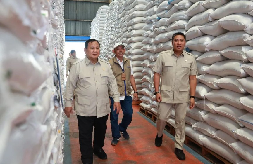 Sidak ke Gudang Bulog Bersama Presiden, Wamentan: Pastikan Ketersediaan CBP Tetap Aman
