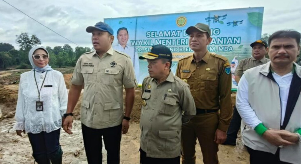 Kejar Target Panen, Wamentan Pimpin Tanam Serempak di Jambi