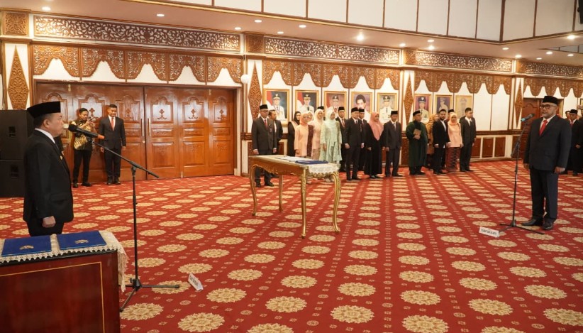 Lantik Sudirman sebagai Komisaris Utama Bank Jambi, Gubernur Al Haris Minta Pembenahan dan Kemandirian Bank Jambi