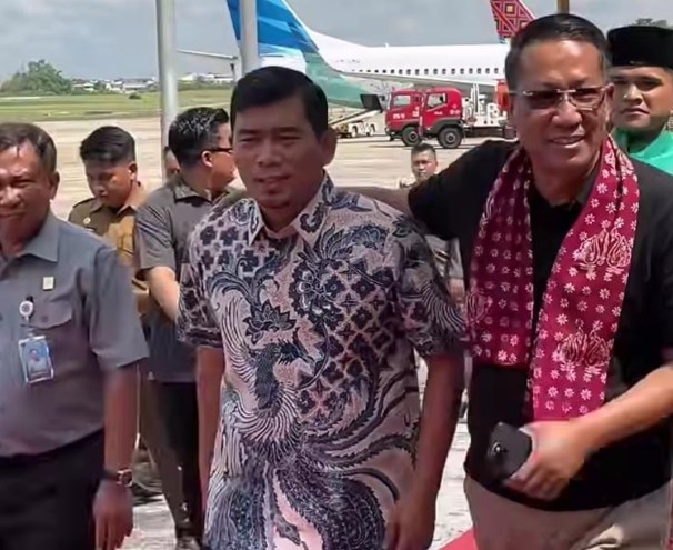 Rocky Candra Sambut Menteri Hukum RI di Jambi