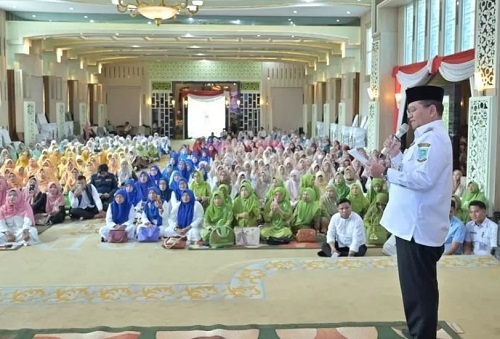 wali kota maulana luncurkan gagasan pengajian bahagia saat buka pesantren ramadan 1447 h