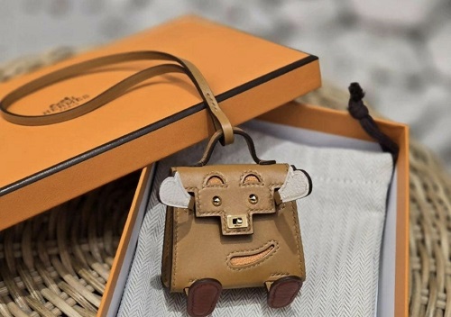 gantungan kunci hermès termahal di dunia, harganya bisa setara motor hingga mobil mewah gantungan kunci hermès termahal di dunia, harganya bisa setara motor hingga mobil mewah