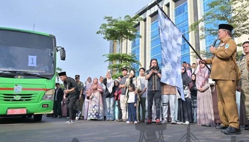 haru dan khidmat, wali kota maulana lepas 435 jemaah haji kloter 13 kota jambi
