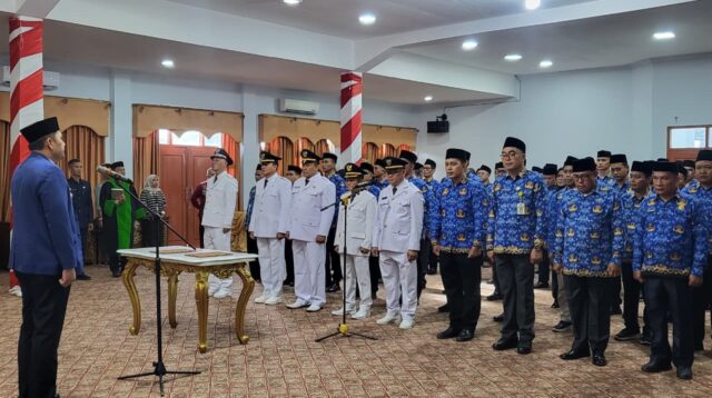 M. Syukur resmi melantik dan mengambil sumpah jabatan terhadap 80 pejabat eselon III dan IV di lingkungan Pemerintah Kabupaten Merangin, Kamis (07/05/2026).
