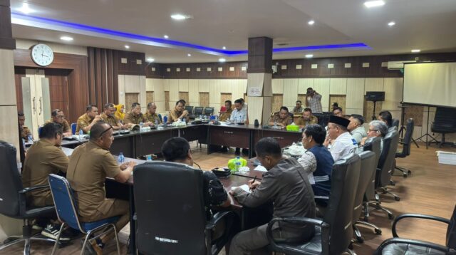 Komisi II DPRD Merangin menggelar Rapat Dengar Pendapat (RDP) bersama BKPSDMD, Dinas Pendidikan dan Kebudayaan, Dinas Kesehatan, Direktur RSUD Kolonel Abundjani Bangko, BPKAD, Inspektorat serta Kabag Hukum Setda Merangin, Senin (11/5/2026).