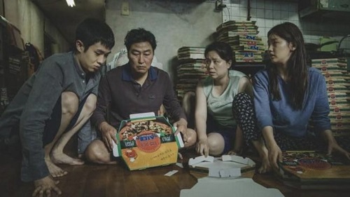 kesan nonton film parasite satir kelas sosial yang cerdas, gelap, dan menghantam realita