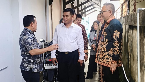 khairul suhairi dampingi al haris kunjungi bank jambi cabang bungo, pantau layanan dan kondisi bagunan bank