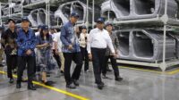 ledakan pasar mobil listrik 2026, kemnaker siapkan sdm green jobs dan teknologi ev untuk indonesia emas 2045