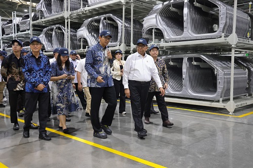ledakan pasar mobil listrik 2026, kemnaker siapkan sdm green jobs dan teknologi ev untuk indonesia emas 2045