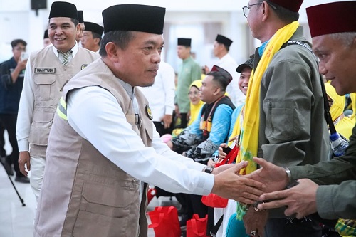 lepas kloter perdana keberangkatan haji 2026 provinsi jambi, gubernur al haris tegaskan komitmen pelayanan terbaik untuk jema'ah