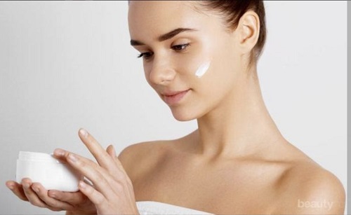 melembapkan atau sekadar membasahi seni memilih moisturizer untuk kulit kering yang haus nutrisi
