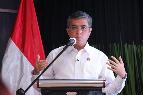 menaker pemerintah perkuat perlindungan pekerja melalui regulasi pembatasan alih daya