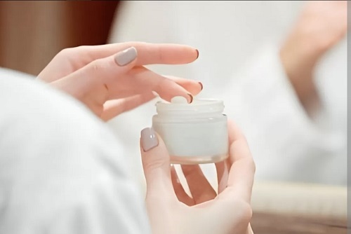 rahasia di balik pintu kamar mengapa cream malam adalah kunci wajah glowing saat bangun tidur