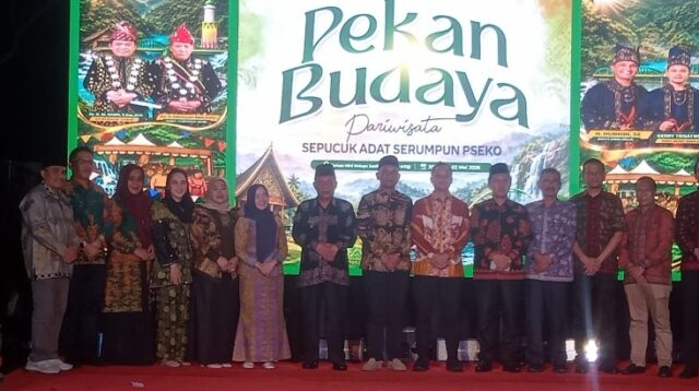 ​Wagub Abdullah Sani Tutup Pekan Budaya Sarolangun, Tekankan Budaya Sebagai Solusi Global