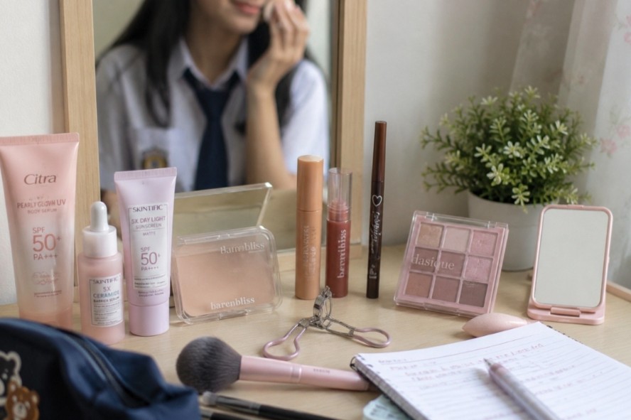 Jawaban Make Up Apa yang Pas untuk Siswi SMA: Natural, Fresh, dan Tetap Aman untuk Kulit Remaja Jawaban Make Up Apa yang Pas untuk Siswi SMA: Natural, Fresh, dan Tetap Aman untuk Kulit Remaja