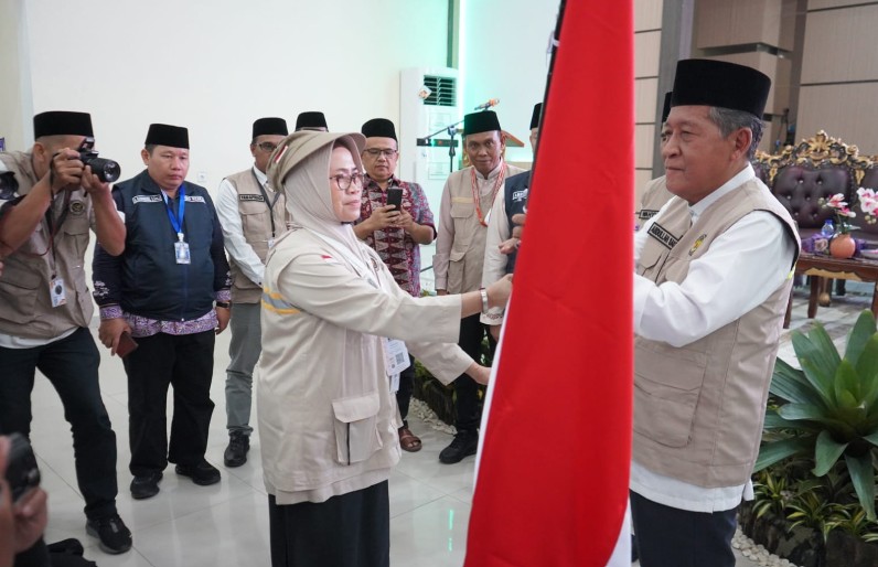 Pesan Wagub Sani Saat Lepas 444 JCH BTH 20, Sempurnakan Rukun Haji, Doakan Jambi dari Tanah Suci