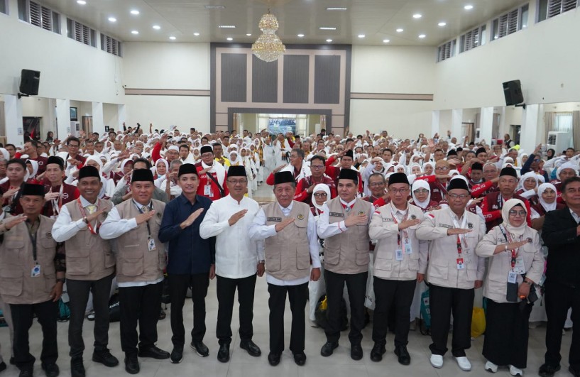 Wagub Sani Lepas 442 JCH Kloter BTH 22 Provinsi Jambi, Doakan Keselamatan dan Keberkahan Bagi Keluarga dan Daerah