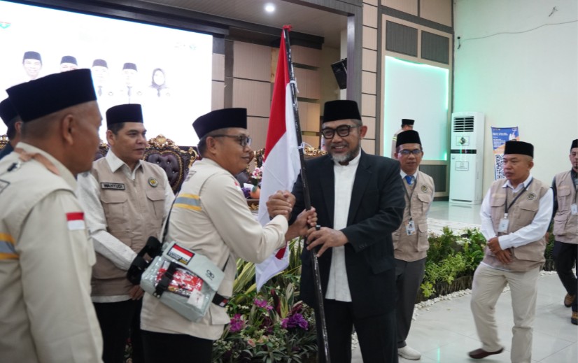Sekda Sudirman Lepas JCH Kloter 23, Doakan Jamaah Jadi Haji Mabrur, Pulang Sehat Sekda Sudirman Lepas JCH Kloter 23, Doakan Jamaah Jadi Haji Mabrur, Pulang Sehat