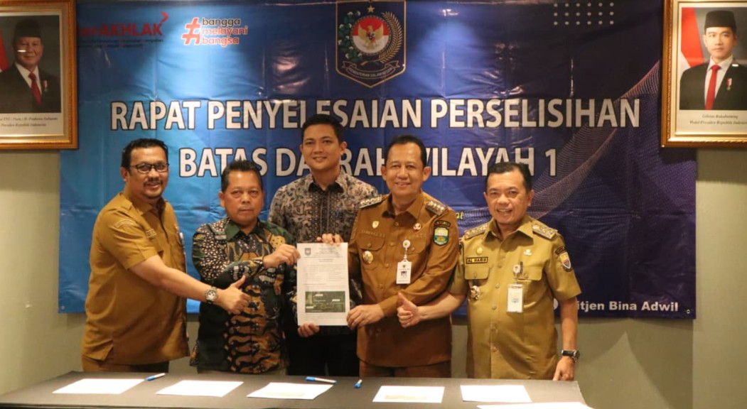 Gubernur Al Haris: Batang Hari dan Muaro Jambi Sepakat Serahkan Keputusan Tapal Batas ke Kemendagri Gubernur Al Haris: Batang Hari dan Muaro Jambi Sepakat Serahkan Keputusan Tapal Batas ke Kemendagri