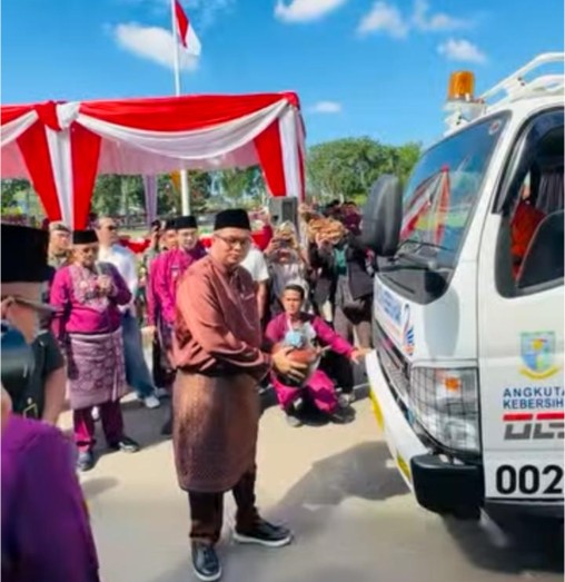 Pemkot Jambi Tambah Armada Sampah, Kemas Faried: Bukti Nyata Komitmen Atasi Persoalan Kebersihan Pemkot Jambi Tambah Armada Sampah, Kemas Faried: Bukti Nyata Komitmen Atasi Persoalan Kebersihan