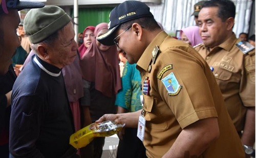 stabilkan harga pangan jelang idul adha, pemkot jambi hadirkan pasar murah se kota jambi