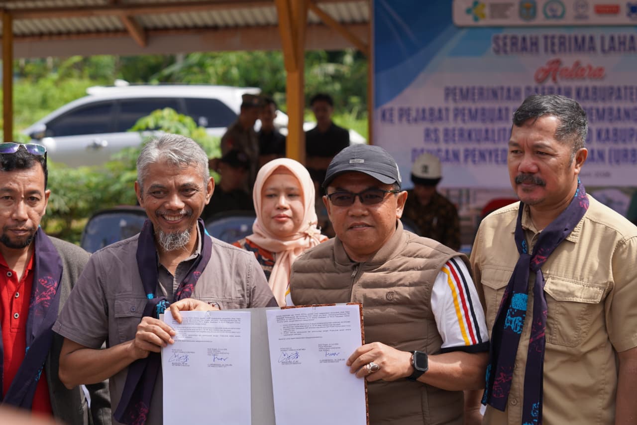 Serah Terima Tapak/Lahan Proyek Pembangunan RSUD Kerinci Resmi Dikerjakan. Foto: Oga/Jambiseru.com Serah Terima Tapak/Lahan Proyek Pembangunan RSUD Kerinci Resmi Dikerjakan. Foto: Oga/Jambiseru.com