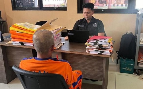 aksi bejat ayah cabuli anak kandung di karawang terbongkar usai ibu korban lapor polisi aksi bejat ayah cabuli anak kandung di karawang terbongkar usai ibu korban lapor polisi