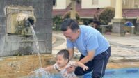 al haris ways di tengah kesibukan memimpin jambi, tangan ini tak pernah jauh dari cucu tersayang