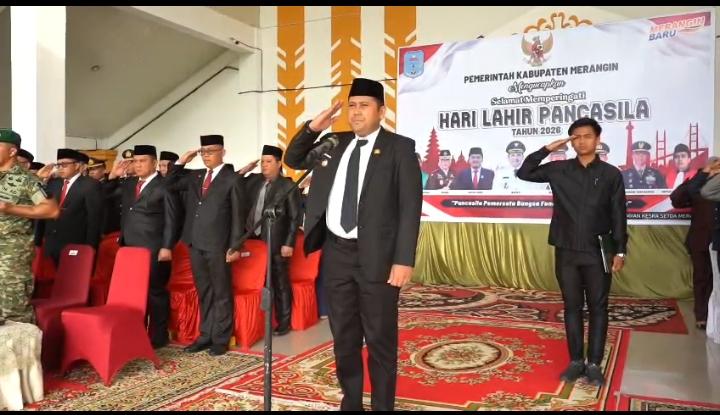 Bupati Merangin, M. Syukur memimpin upacara peringatan Hari Lahir Pancasila Tahun 2026 yang berlangsung khidmat di halaman Kantor Bupati Merangin, Senin (1/6/2026).