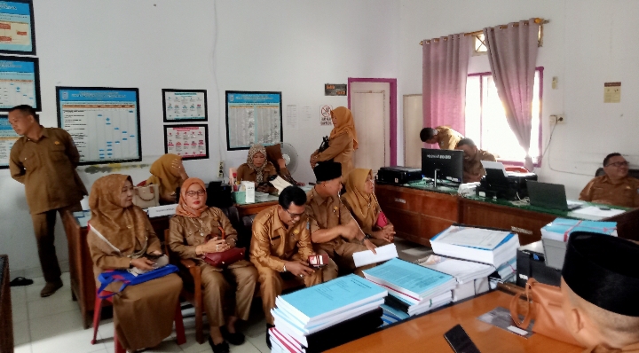 Puluhan kepsek yang baru dilantik dikabarkan mengajukan pengunduran diri karena berbagai alasan, mulai dari jarak penempatan, kondisi kesehatan, usia hingga pertimbangan keluarga. Puluhan kepsek yang baru dilantik dikabarkan mengajukan pengunduran diri karena berbagai alasan, mulai dari jarak penempatan, kondisi kesehatan, usia hingga pertimbangan keluarga.