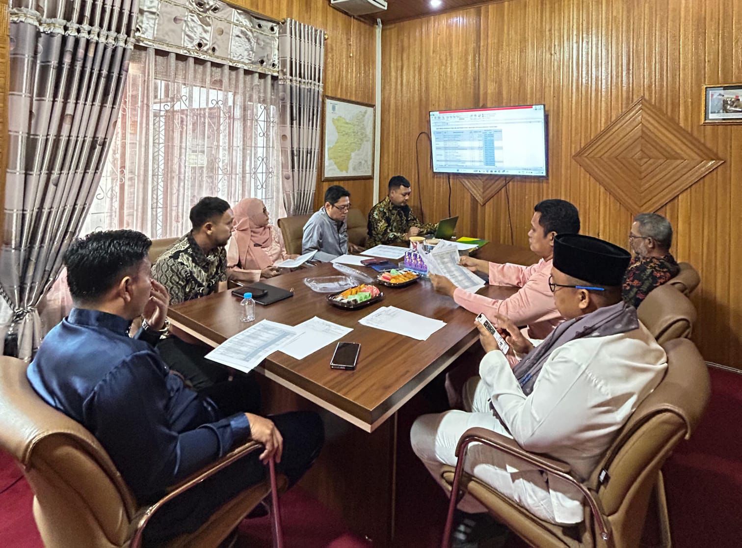 Pertemuan tersebut membahas tindak lanjut ketidakpatuhan pembayaran iuran BPJS Ketenagakerjaan bagi kepala desa, perangkat desa, Badan Permusyawaratan Desa (BPD), serta pekerja rentan desa yang pembiayaannya bersumber dari Dana Alokasi Desa (ADD) Afirmasi Tahun 2025. Pertemuan tersebut membahas tindak lanjut ketidakpatuhan pembayaran iuran BPJS Ketenagakerjaan bagi kepala desa, perangkat desa, Badan Permusyawaratan Desa (BPD), serta pekerja rentan desa yang pembiayaannya bersumber dari Dana Alokasi Desa (ADD) Afirmasi Tahun 2025.