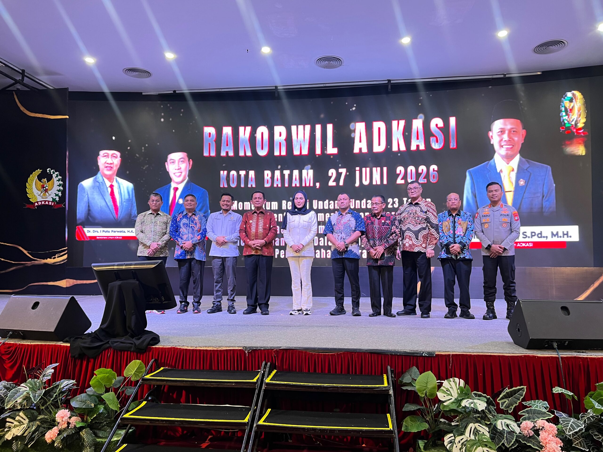 Wakil Ketua DPR RI, Sari Yuliati, mengajak seluruh anggota Asosiasi DPRD Kabupaten Seluruh Indonesia (ADKASI) untuk tetap optimistis dalam pelaksanaan desentralisasi di Indonesia.