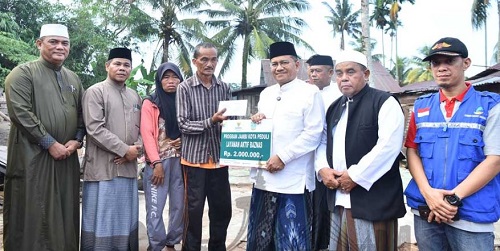 lewat program 'suling', pemkot jambi salurkan bansos dan bedah rumah korban bencana lewat program 'suling', pemkot jambi salurkan bansos dan bedah rumah korban bencana