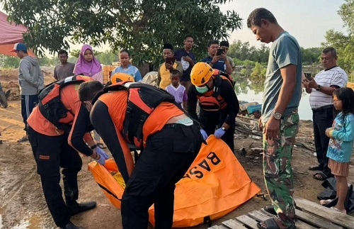 operasi hari ketiga, tim sar temukan balita hanyut di tanjung sengkuang batam