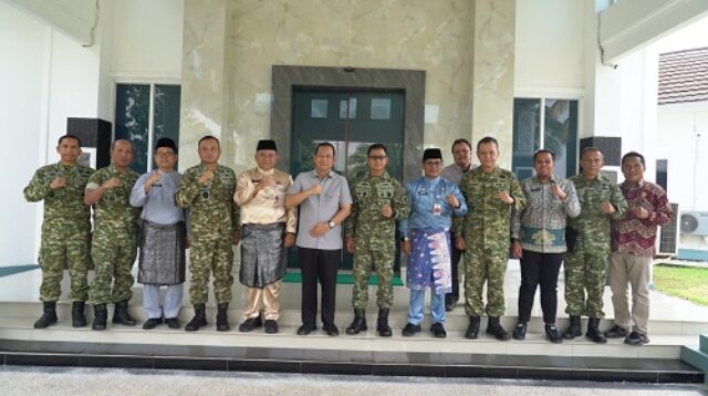 perkuat sinergi tni dan pemerintah daerah, danrem 042 gapu silaturahmi ke rumah dinas bupati muaro jambi