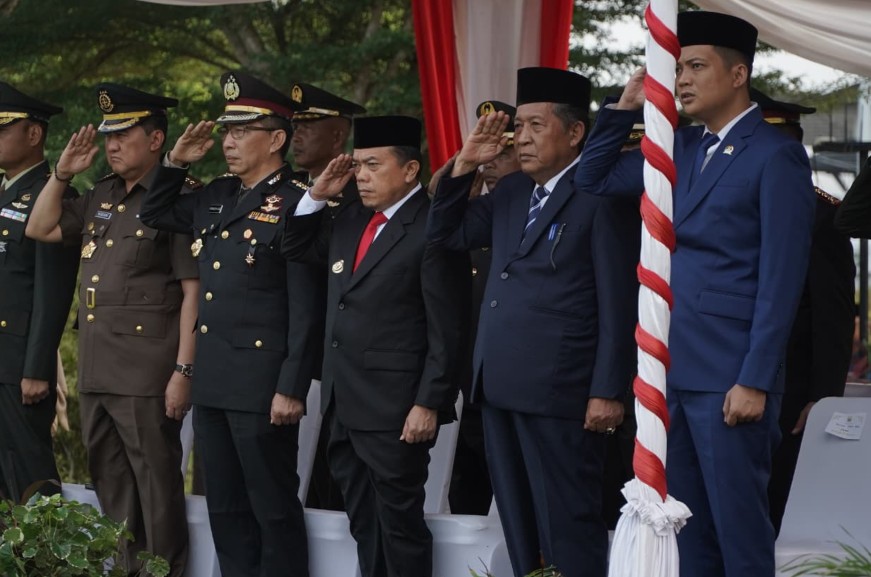 Gubernur Al Haris Ikuti Upacara Peringatan Hari Lahir Pancasila 2026, Ajak ASN dan Generasi Muda Hidupkan Nilai Pancasila Gubernur Al Haris Ikuti Upacara Peringatan Hari Lahir Pancasila 2026, Ajak ASN dan Generasi Muda Hidupkan Nilai Pancasila