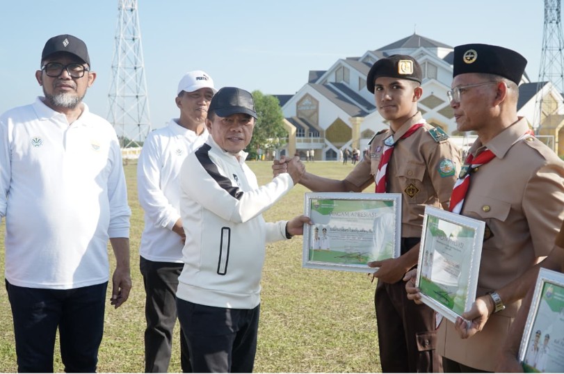 Gubernur Al Haris Nyatakan Dukungan Memperkuat Pengelolaan Lingkungan Gubernur Al Haris Nyatakan Dukungan Memperkuat Pengelolaan Lingkungan