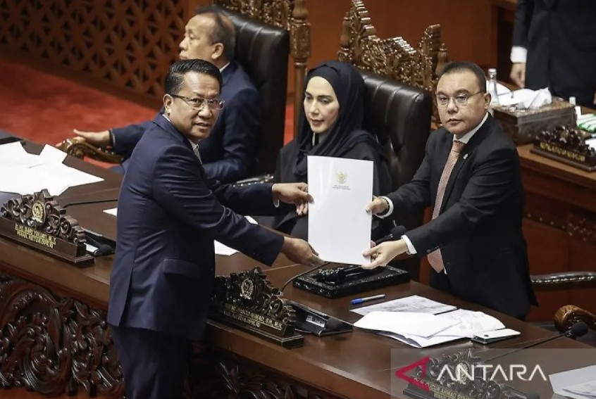 DPR Setujui RUU Polri Disahkan Jadi Undang-undang DPR Setujui RUU Polri Disahkan Jadi Undang-undang