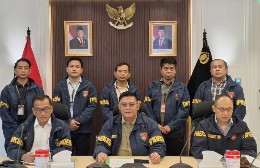 Mantan Petinggi OJK Ditetapkan Tersangka Kasus PT DSI Mantan Petinggi OJK Ditetapkan Tersangka Kasus PT DSI