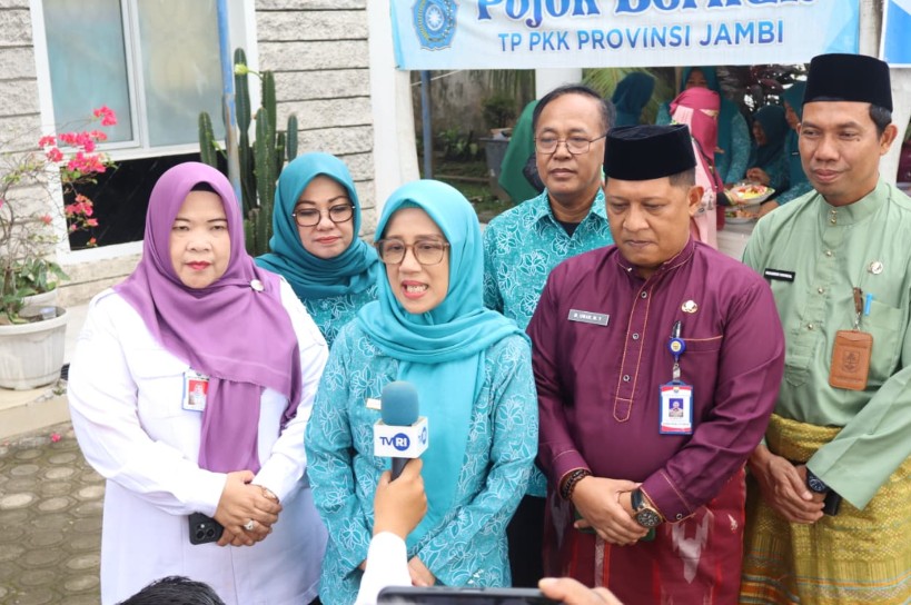 Rabu Berkah TP PKK Provinsi Jambi, Dinas Pendidikan Bagikan Sarapan Bergizi untuk Masyarakat Rabu Berkah TP PKK Provinsi Jambi, Dinas Pendidikan Bagikan Sarapan Bergizi untuk Masyarakat