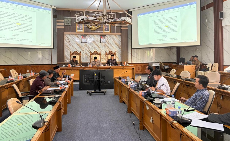 Panja DPRD Muaro Jambi Matangkan Raperda Kode Etik dan Tata Beracara BK, Perkuat Integritas Lembaga Panja DPRD Muaro Jambi Matangkan Raperda Kode Etik dan Tata Beracara BK, Perkuat Integritas Lembaga