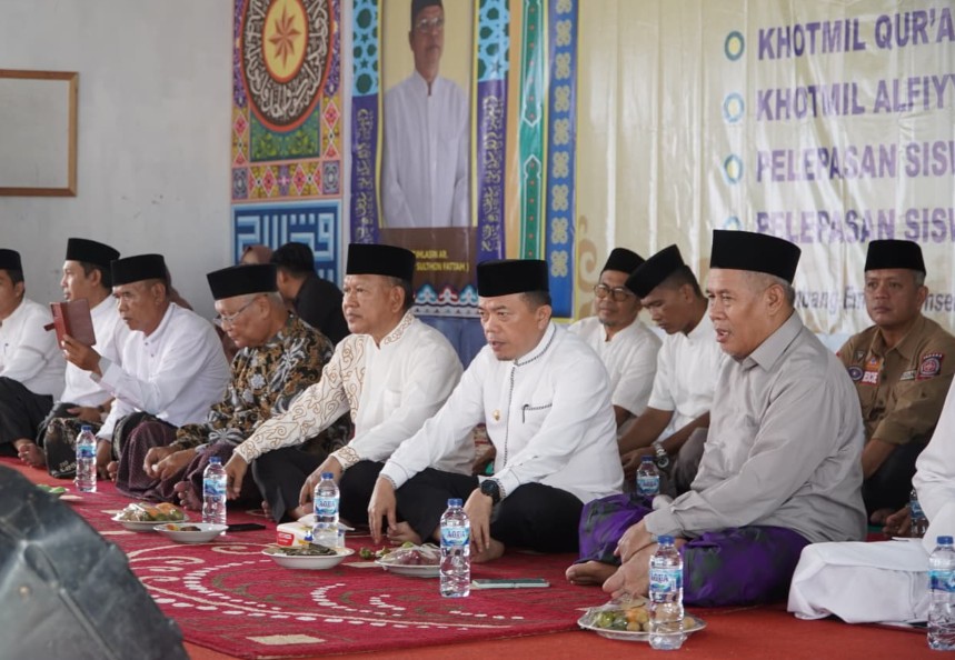 Gubernur Al Haris Apresiasi Kontribusi Ponpes Sulthon Fattah Bangun SDM Jambi Gubernur Al Haris Apresiasi Kontribusi Ponpes Sulthon Fattah Bangun SDM Jambi